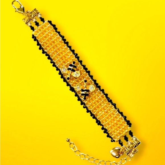 Hand crafted beaded bracelet bees in honeycomb with sparkling trim and charm - Picture 1 of 8